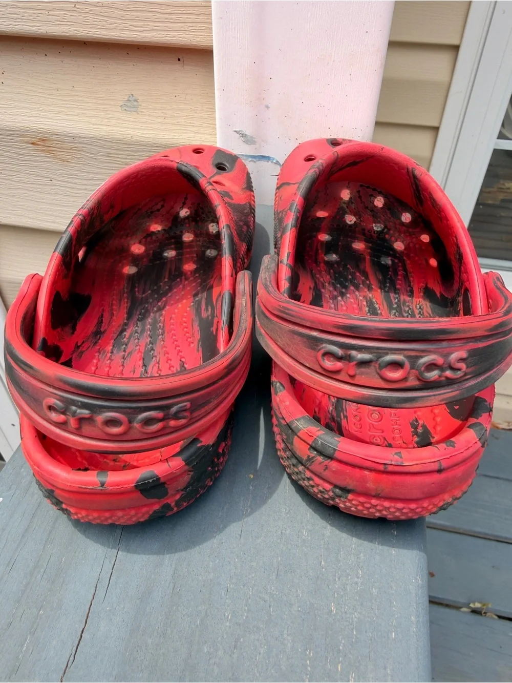 Crocs KIDS' CROCS LITTLE KID CLASSIC MARBLED CLOGS Red Swirl Shoes Size 10